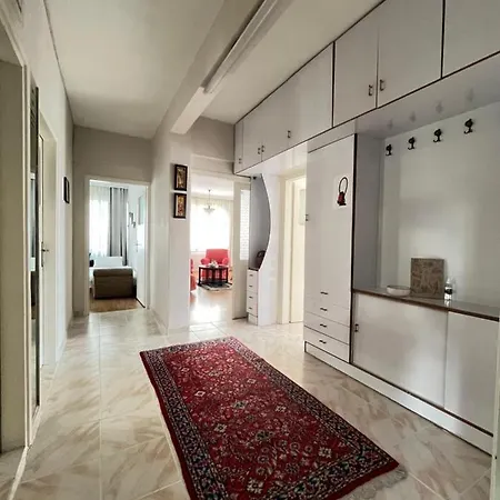 아파트 Large And Cosy Family House In Center